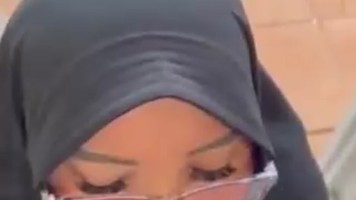 Tante Jilbab Sepongannya Mantap Bener!