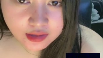 Ega Maria Cantik Belahan Dada Mulus