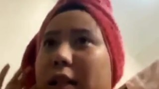 Anisa wulandari Mandi Sambil Ngelive