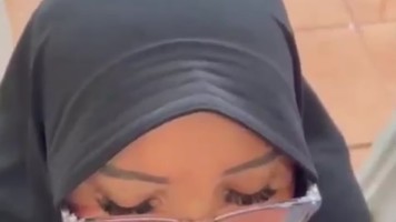 Tante Jilboobsr Crot di Mulut Mantap!