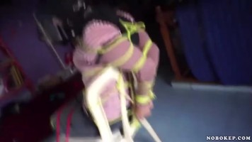 Cewe Jilbab BDSM Pasrah Mau Diapain